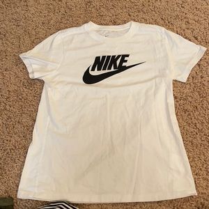 Nike t shirt - excellent condition - medium